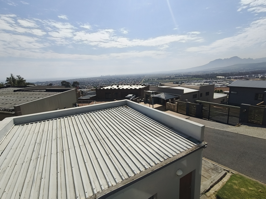 3 Bedroom Property for Sale in Mountainside Western Cape